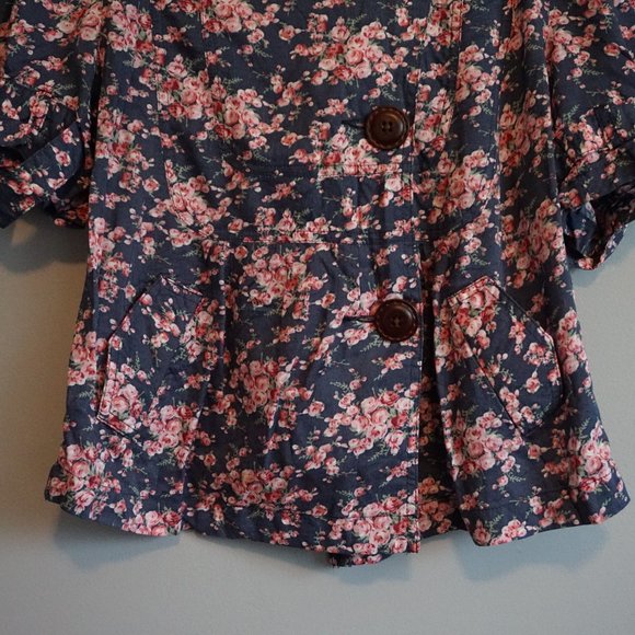 NEW American Rag Navy blue with Pink Flowers Button up Crop Top size M - Picture 4 of 15